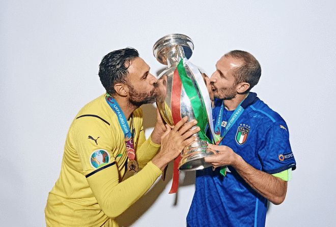 完全不同 完全不同